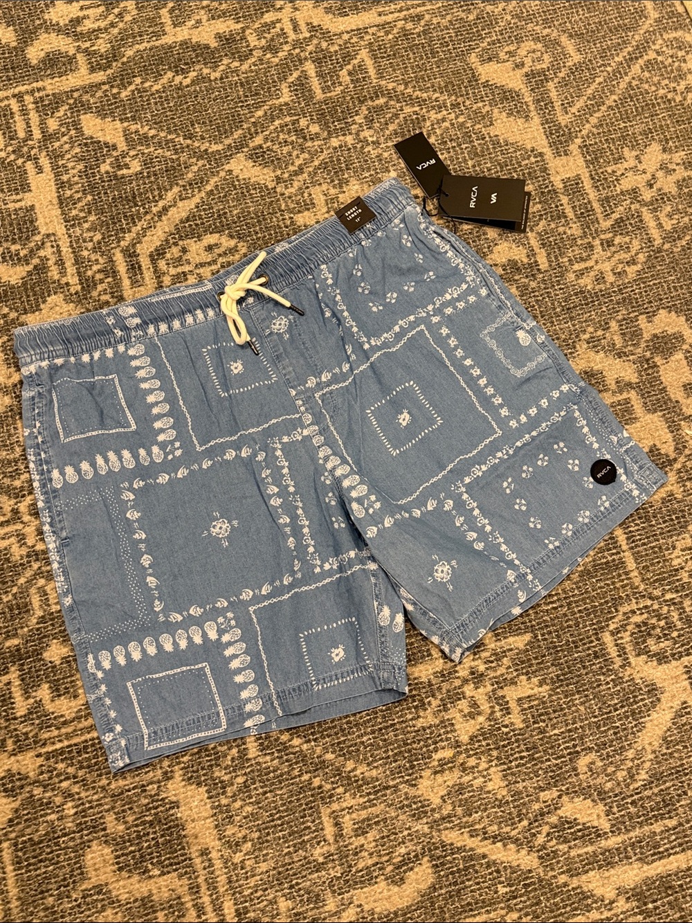 RVCA Light Blue Bandana Print Shorts ~ Large - Picture 2 of 16